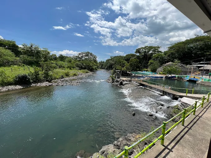 parques acuáticos en El Salvador - apuzunga
